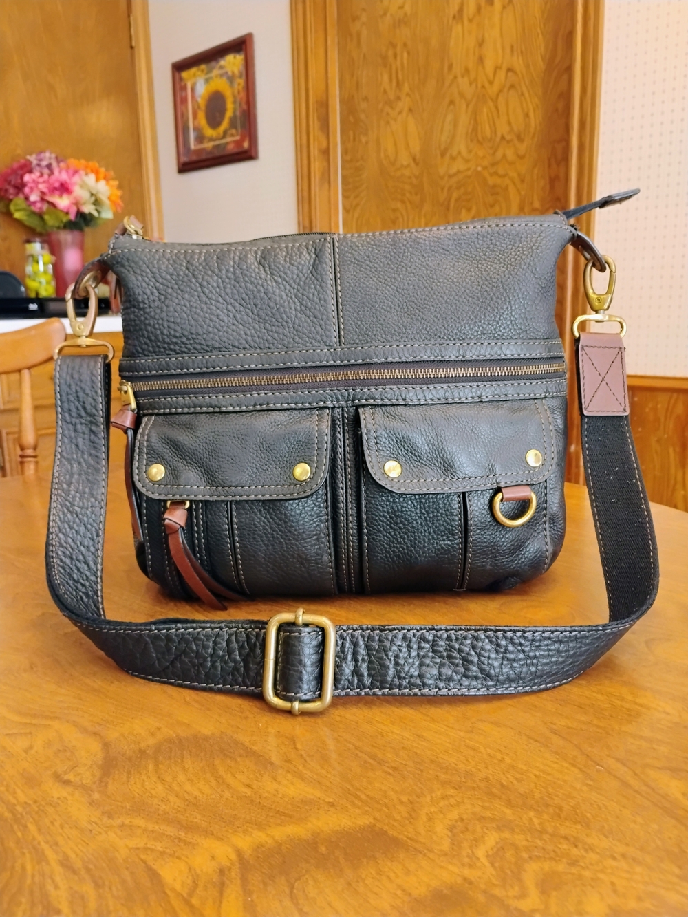 Fossil Vintage Black Leather Pebble Grain Leather Messenger Crossbody Bag /Purse